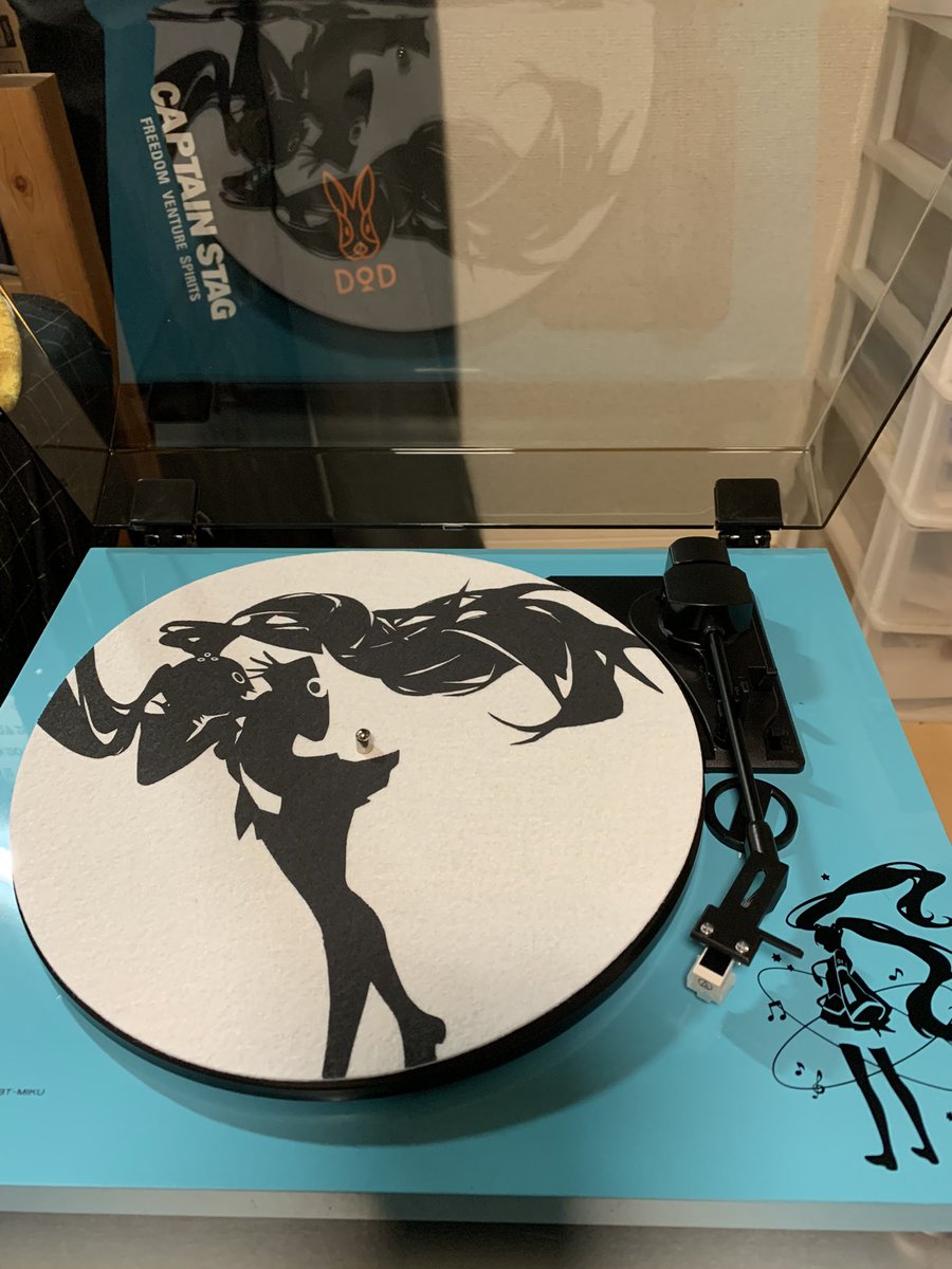 mass_04's tweet photo. 30数年ぶりのアナログレコード再生！
#初音ミクアナログターンテーブル https://t.co/rP9ovJmtcc