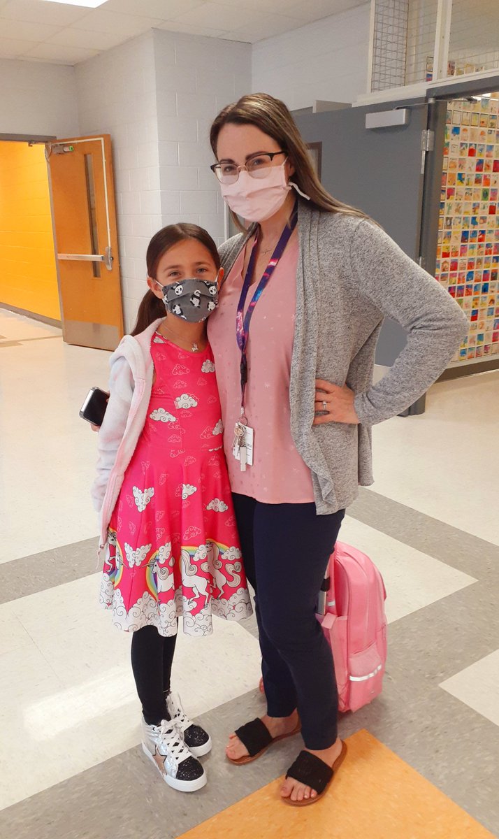 AngelaBrentHar1's tweet photo. 2 #topnotch teachers with their daughters...Mrs. Silver &amp; Mrs. Tran wear pink today, to show the importance of being kind &amp; inclusive. @ShineonSPES 💗💗💗💗 @MommaSamSilver @TranTeacher #relationshipskills @selpbc @pbcsd @harmony_sel @SEL4CA @SEL4USA @pbs_practices #SELebrating https://t.co/TWG2WptxuP