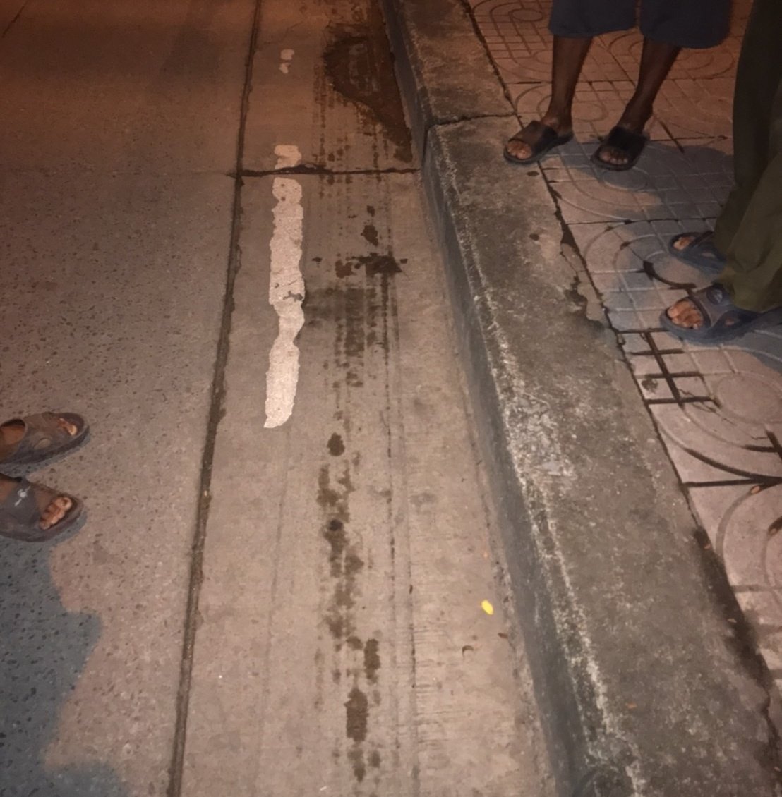 โอ้ยยย​ อะไรวะนี่วันนี้มีแต่เรื่อง​ ​คุณตาในม็อบโดนรถผ่าเข้ามาชน​ แล้วมันขับหนีไปเลย​ ​แล้วเค้าก็จะไม่ไปหาหมอ​อะ​ เพราะไม่มีเงิน​ แต่คนในม็อบบอกเดี๋ยวช่วยกันไปเถอะ​ กุงงมากคนมันเหี้ยไรขนาดนั้นวะ​ ชนเค้าแล้วหนีอะ​ แล้วคนในม็อบเยอะแยะมึงกล้ามากนะ​ พรุ่งนี้ต้องดูกล้องกัน
#ม็อบชาวนา