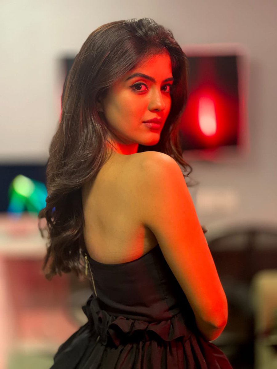Amritha_Trends's tweet photo. Latest photo of @Actor_Amritha !🖤😻

 #AmrithaAiyer https://t.co/SOLpM72OY4