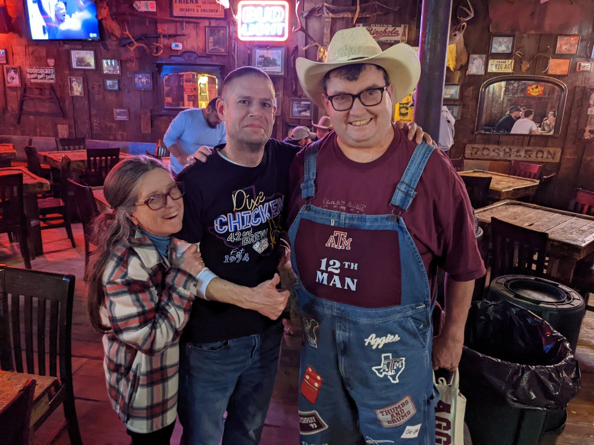richardallenhay's tweet photo. 35 people showed up
8 tables
3 byes per round

A good time had by all

"There are lot of people here that need our book"

- Jody Badum
2022 Texas42 State Champion

Book promo
The reigning Texas42 State Champion and a random scrub present
"Texas42 Zero to Hero" https://t.co/4pT52UkXB7