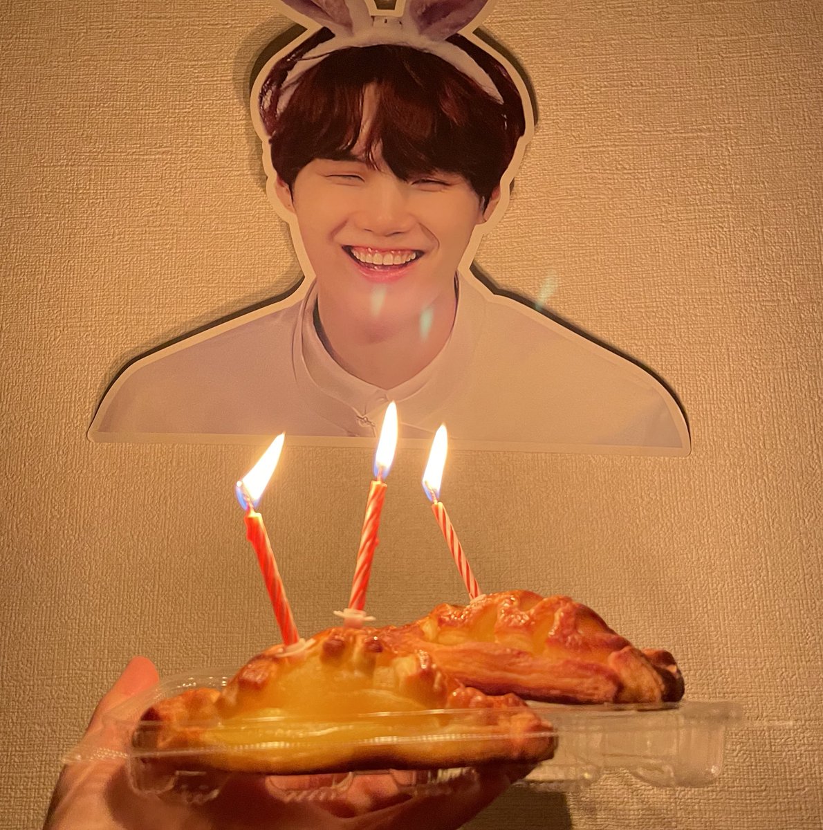 ______sope's tweet photo. 今年は仕事休めなくて、
こんなお祝いになってしまったけど、、

誕生日おめでとう、ユンギさん♡ https://t.co/bfF1wVQRpt