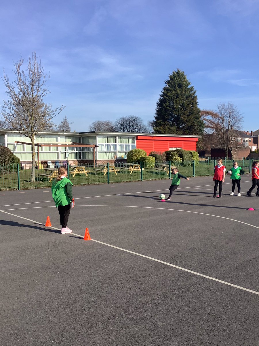 broadwayjuniors's tweet image. Thank you @JulieElliottMP for letting us know about this fabulous day of football for our girls! They are having a fantastic day with Angela from @KeepActiveNE. #LetGirlsPlay #InternationalWomensDay2022 💗⚽️