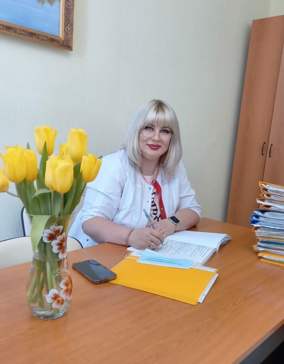 vladpan08's tweet photo. Март 2022 года.. 
Работаем в карантине по covid - 19 🦠 
В смене сейчас директор нашего пансионата Любавина Эрэна Викторовна 👩‍💼 
Смена передаёт привет 👋 и поздравляет с наступившим праздником-Международным Женским Днём !🥳💐
«��се будет хорошо, без вариантов✌️» (с) Э.В. Любавина https://t.co/l23q4sCXG3