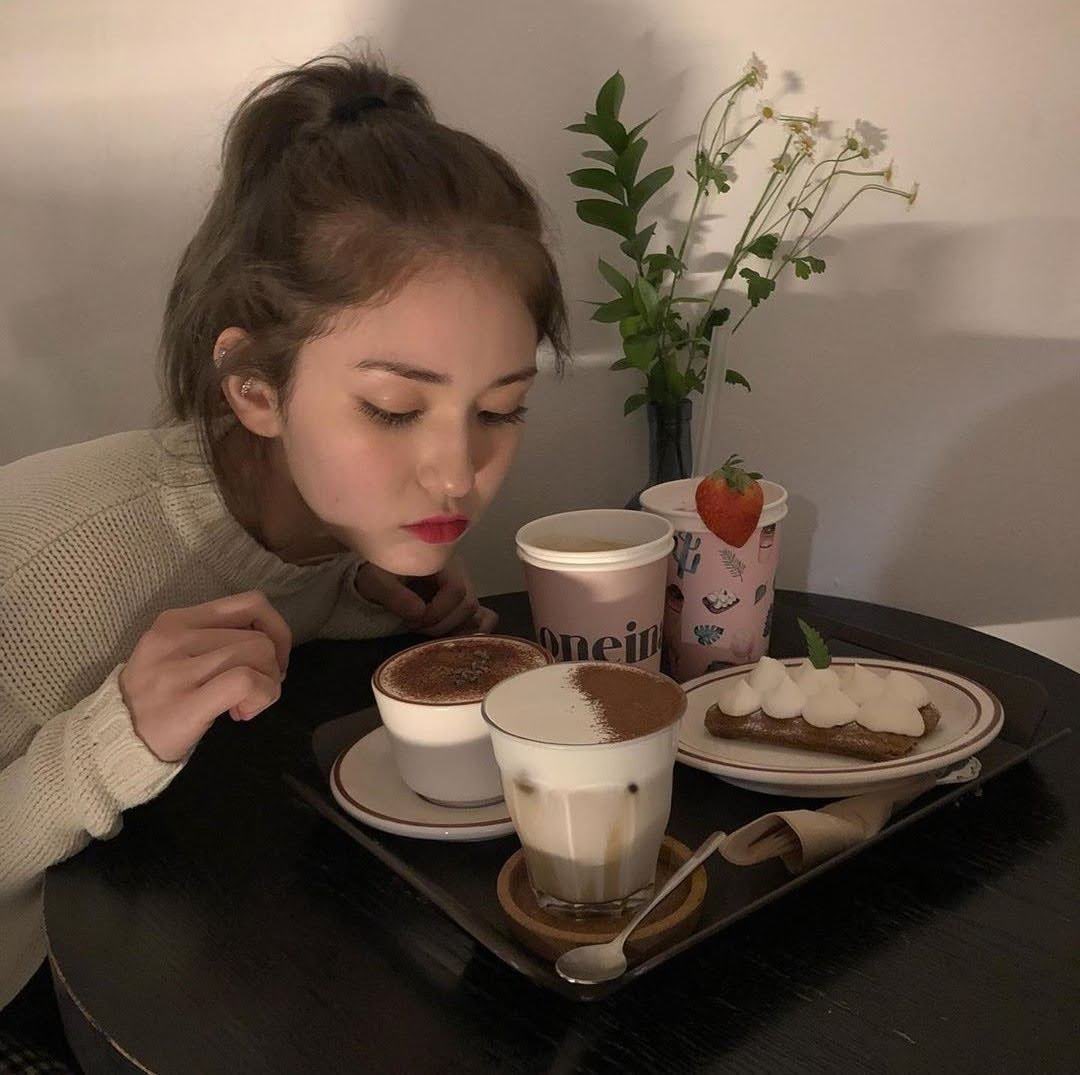 hourlyIOI_'s tweet photo. I see forever in those eyes , Happy SOMI Day 🎂🤍

#EverydayIsSOMIDay
#소미야오늘은너맘대로해
#HappyJeonsomiDay https://t.co/I5NI1Wd0Pv