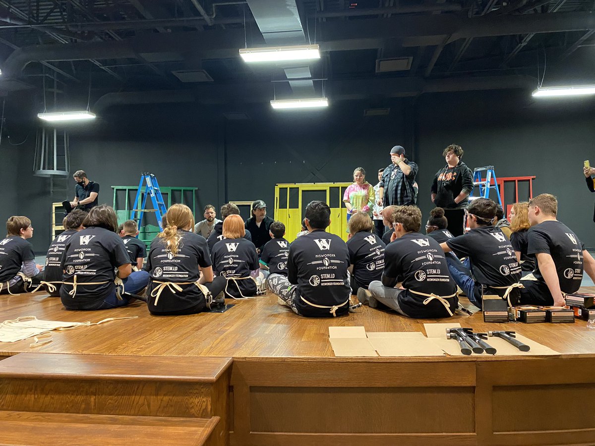 “The very most important thing you need to be a leader is people have to trust you. Next thing is empathy for others.” Powerful words wrapping around rich math! @gms_tn #HammerMath <a href="/GunterGMS/">GunterGMS</a> <a href="/GreenevilleCity/">GCS</a>