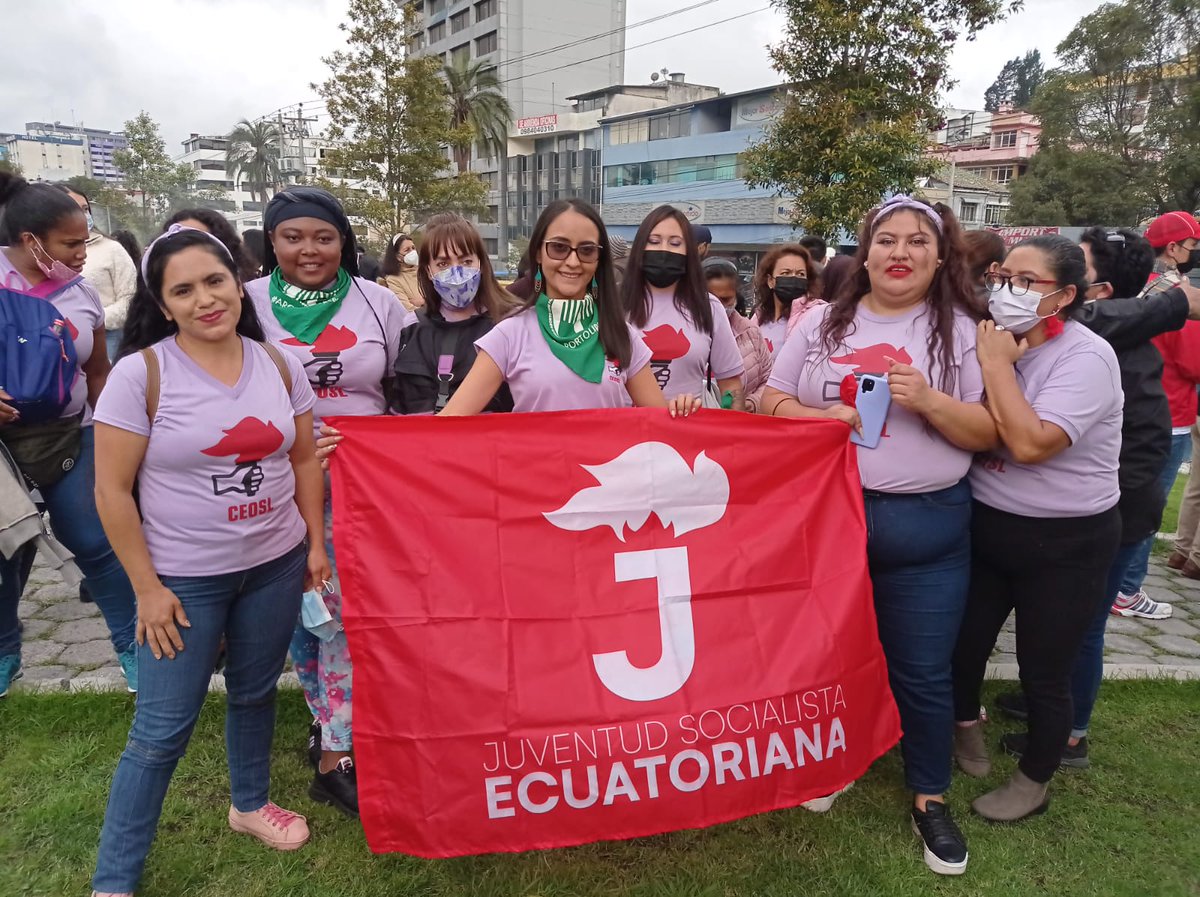 prensaceosl's tweet photo. Este #8Marzo2022 el Frente Nacional de la Mujer Trabajadora de @prensaceosl y jóvenes de @Juventud_SE  estuvieron presentes en la jornada de movilización del #8M, demandando equidad salarial, trabajo digno, vidas sin violencia y derechos de participación. https://t.co/ILenuQWwL3