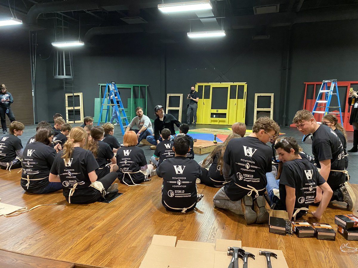 7th &amp; 8th grade students from @gms_tn participating in the #HammerBuildExperience <a href="/NiswongerFound/">Niswonger Foundation</a> <a href="/racheladamstn/">Dr. Rachel Adams</a>