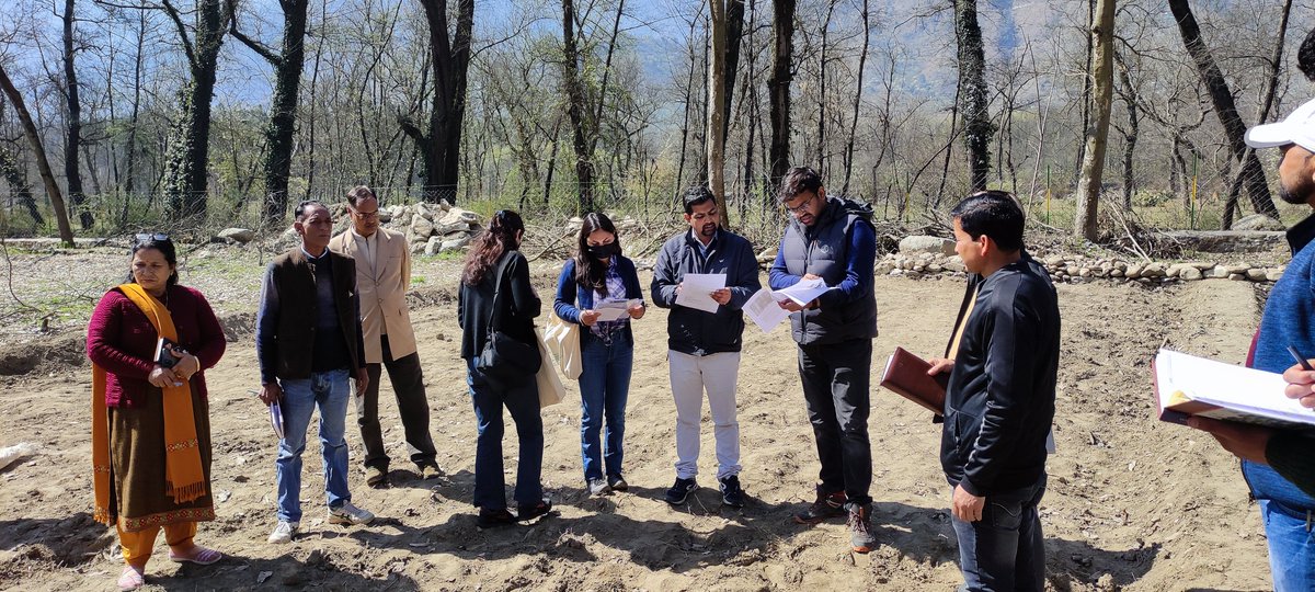 aishwaryarajifs's tweet photo. Propagation techniques training of 'Taxus concorta'(Himalayan Yew) conducted at our #Forest Nursery, including stem-cutting, air-layering &amp; wiring. 
Taxol, an anti-cancer drug is derived from this medicinal plant that shall be raised for plantation. #ethanobotany #himachal https://t.co/lbtLyx4nER