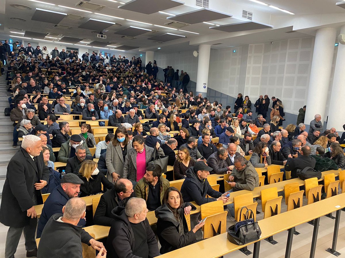 L’appel de la famille d’Yvan #Colonna à la jeunesse corse,  « à éviter un drame, les pièges et à un des plus grands rassemblements que l’île ait connu ». La lettre a été distribuée à Corte où la famille nationaliste est réunie pour décider de sa stratégie france3-regions.francetvinfo.fr/corse/l-appel-…