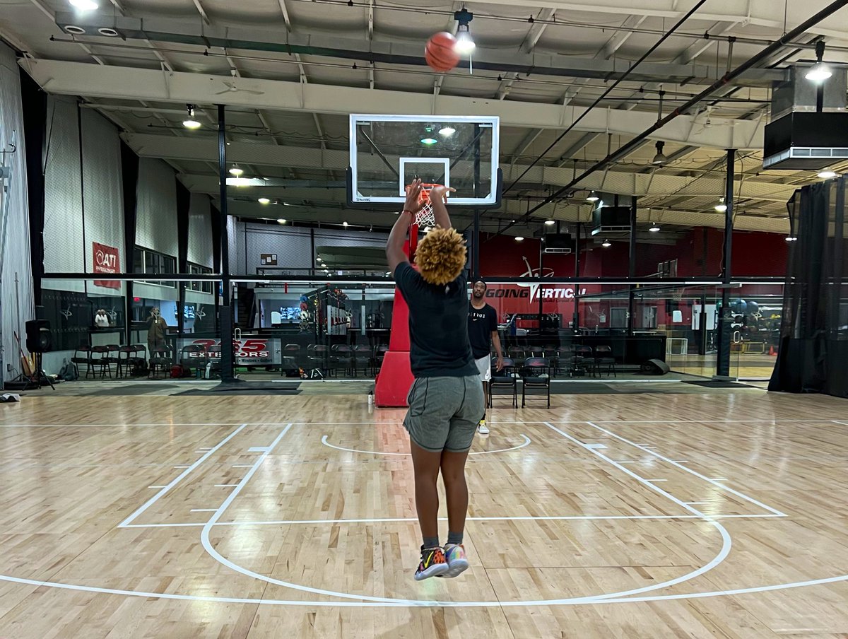 WORK: Activity involving mental or physical effort done in order to achieve a purpose or result.

What is your purpose? What results do you want to see? 

Never step into a gym without having the answers to these two questions. Never confuse activity for achievement!

📈🏀