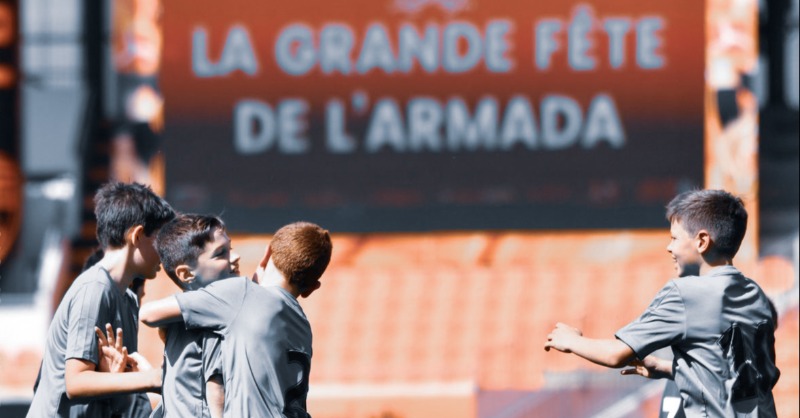 FCLorient's tweet photo. C'est le 𝐠𝐫𝐚𝐧𝐝 𝐫𝐞𝐭𝐨𝐮𝐫 de l'𝐀𝐫𝐦𝐚𝐝𝐚 𝐝𝐮 𝐅𝐂𝐋 🙌
🌟 Match spécial 𝐀𝐫𝐦𝐚𝐝𝐚 pour FCL-@RCSA 
🌟 Mercredi de l'𝐀𝐫𝐦𝐚𝐝𝐚
🌟 Tournoi de l'𝐀𝐫𝐦𝐚𝐝𝐚
🌟 Grande fête de l'𝐀𝐫𝐦𝐚𝐝𝐚