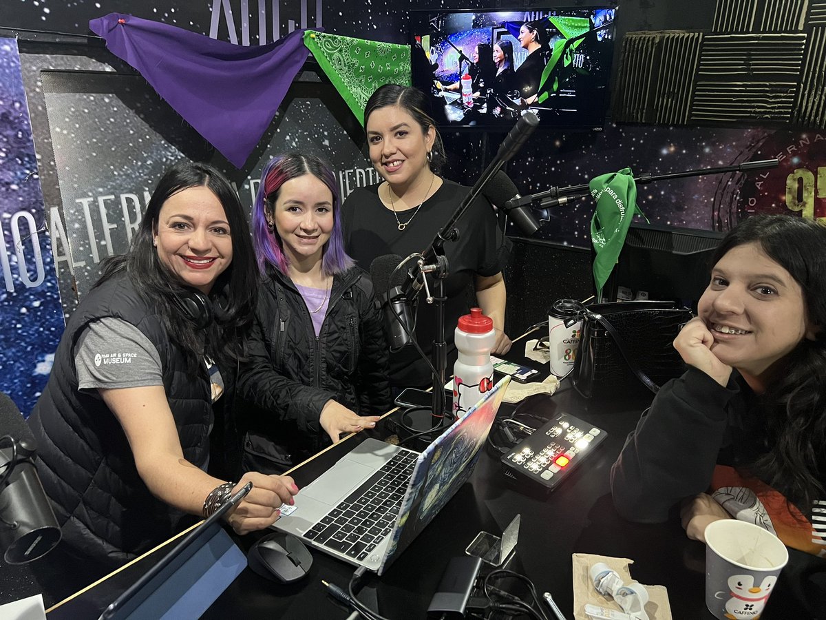 WendyAvilesR's tweet photo. La pasamos al 💯 en el especial por el #8M 🟣 en el #ReporteWiki de @zoom95fm. Agradecer a las morras @andrearominag #AbrilNúñez @kajeta por su buena vibra y capacidad. A @msalguerb, #Andrea y @lojesa por las entrevistas. A @carlosapariciog por la confianza, al Moy, Rodri y🐈 ‘s https://t.co/2DZrMNyUGh
