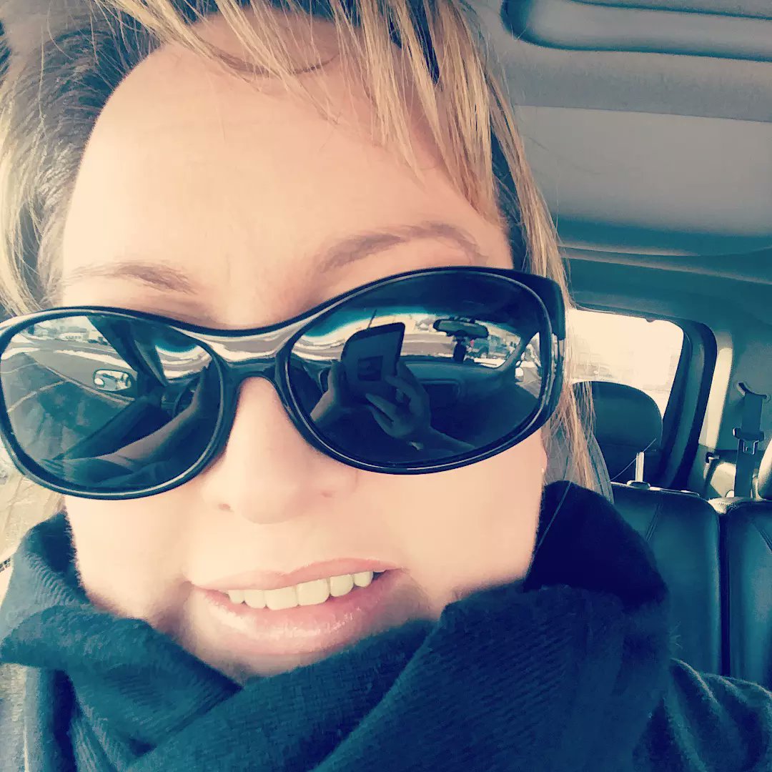 AmandaRoseArose's tweet photo. #WednesdayMotivation #find #HEAT 😱 freakin 11 degrees today... Even my truck was whining for the 🌞 #BeBlessedYall 🌹🙏🌹 https://t.co/xFZ7iFQKpU