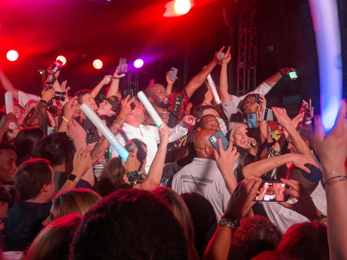theviveevent's tweet photo. 𝔸𝕓𝕠𝕦𝕥 𝕝𝕒𝕤𝕥 𝕟𝕚𝕘𝕙𝕥 ... 😎 🎉🎧
at #ViVE2022 Industry Night with @wyclef at the #Surfcomber Hotel in Miami!!
(Sponsored by @ClearsenseLLC)
@CIOCHIME https://t.co/RjyvIxhi6V