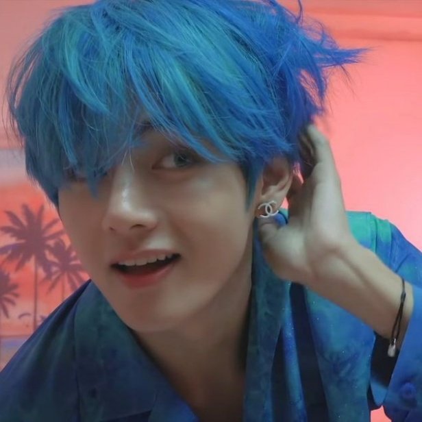 luvbunvk7's tweet photo. HALAGA
— a filo #taekookau

Kenzie Thaniel (th) accidentally met Johan Jared (jk) a gangster guy with a lots of tattoos and likes to drink at the bar.

"Demonyo sa labas, Anghel sa bahay."
"Haharanahin kita gamit walis tambo namin" https://t.co/CQIxiCLPQn