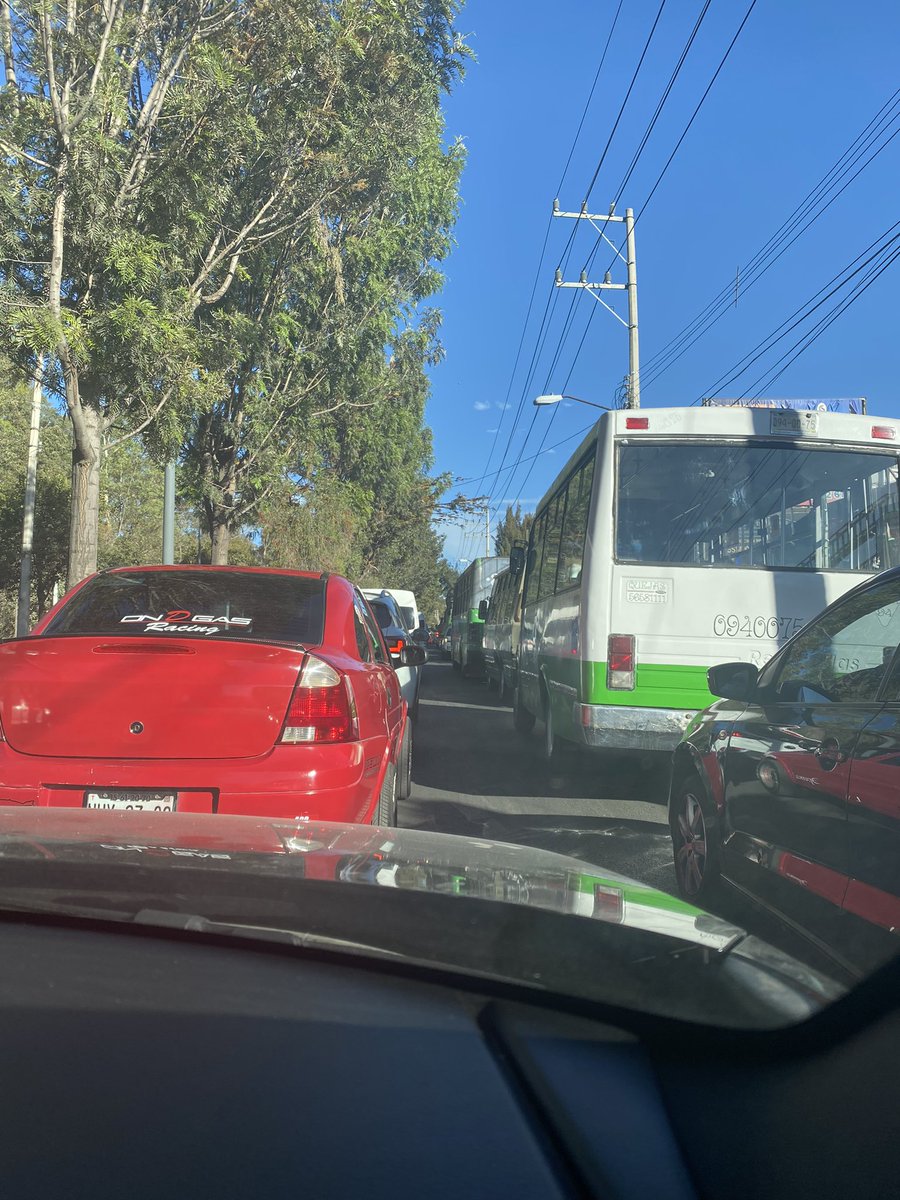 Ing_Carlos_Mata's tweet photo. @trafico889  tráfico en Canal de Chalco dirección al anillo periférico, un caos total..! Nadie se mueve. RT si estás en el mismo lugar 🥺 https://t.co/QihGukkVJb