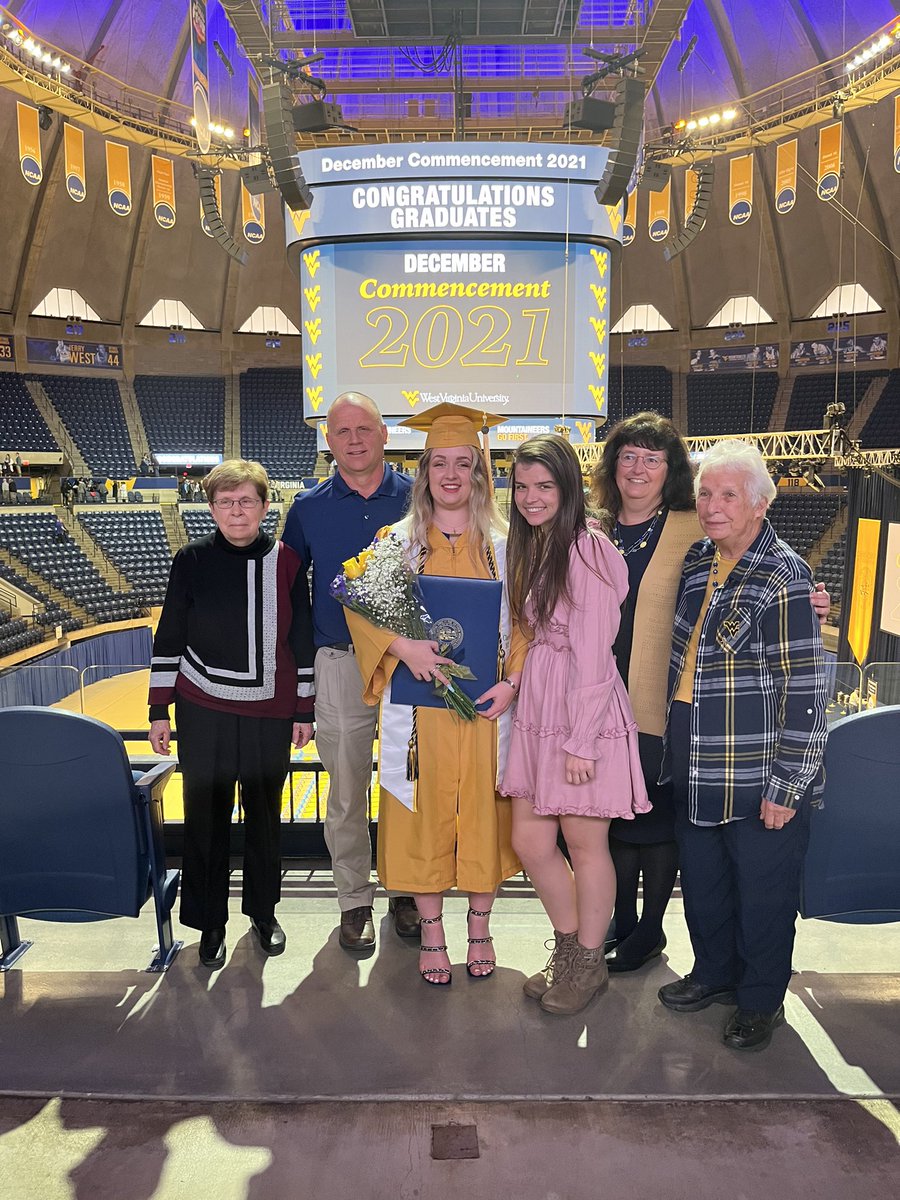 princess__kell's tweet photo. #WVUDayofGiving so cool that both of my parents, grandparents and I are ALL @wvudavis alumni! https://t.co/HuyrjMbDdR