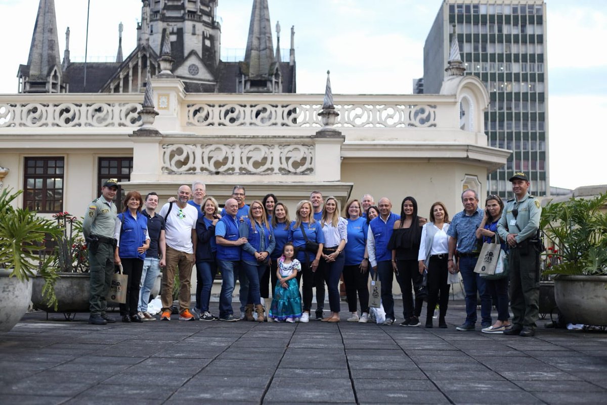 Recibimos al Club Rotario de Alpharetta - Georgia, EE.UU - para compartir experiencias que nos enriquecieron la vida de servicio. Durante su visita les mostramos la @GoberCaldas y socializamos la ejecución de la Gestión Social en el departamento @AlphaRotary #PrimeroLaGente