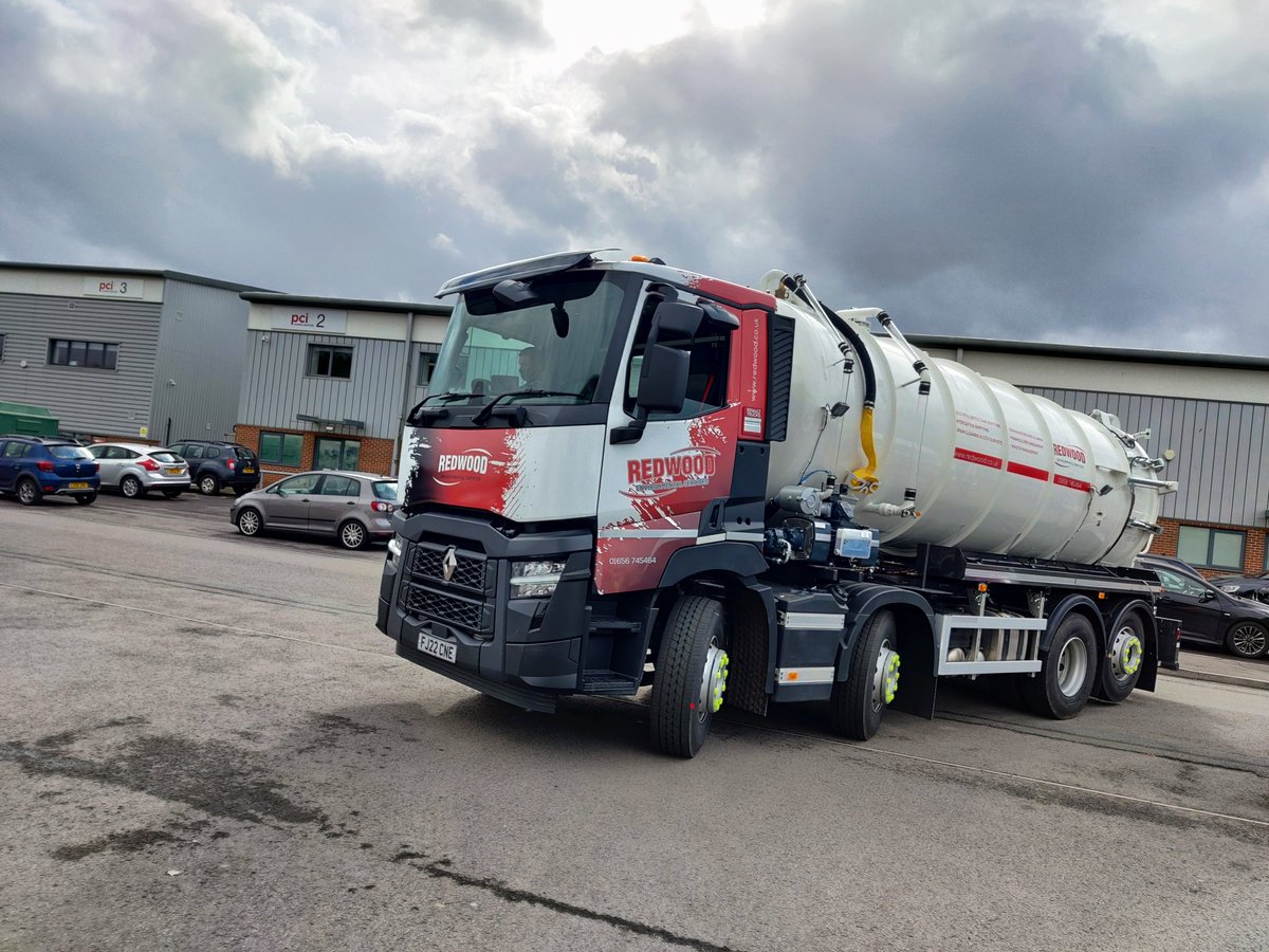 EliteSigns's tweet photo. How's this for #attentiongrabbing... #redwoodenvironmental's latest #jetvac #truck has had its #vehiclewrap & #branding applied to match their #fleet of #trucks.
@RenaultTrucksUK
@BSGAUK
@Metamarkuk
@printMAXuk https://t.co/cTu7D53mEc