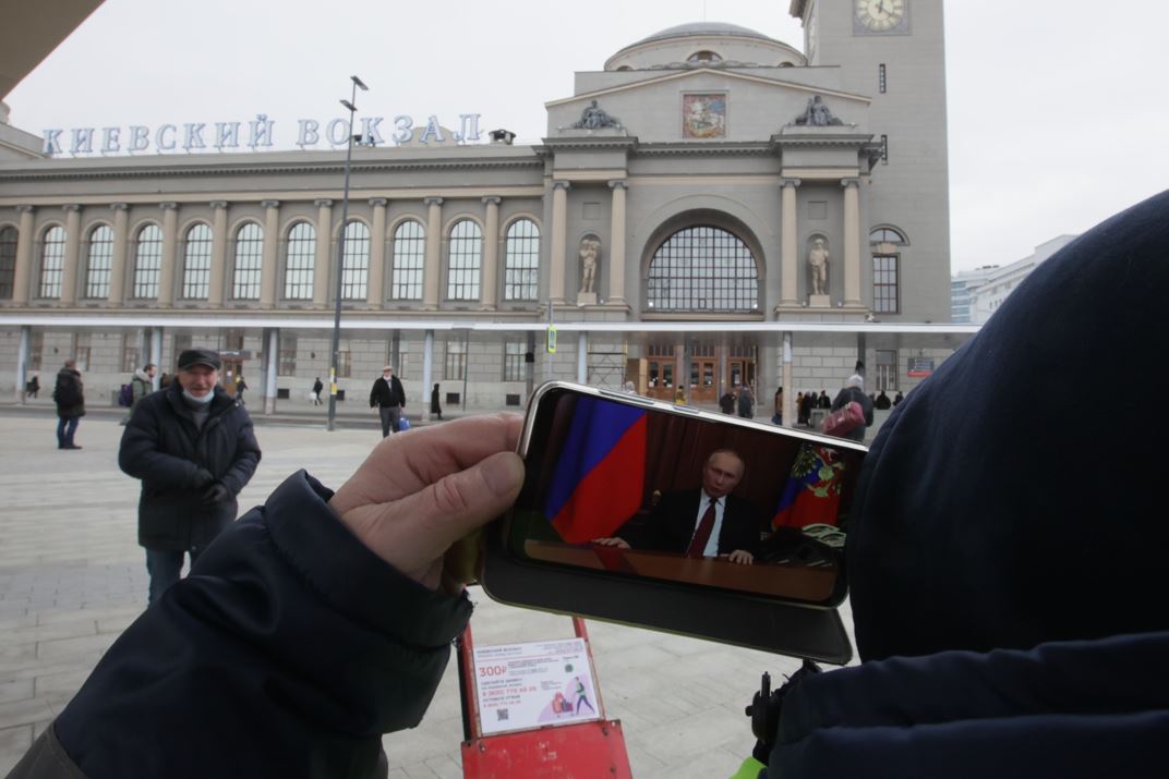 Rusia habla del inicio de una "guerra económica de facto" por parte de EEUU y pone en tela de juicio los datos de la ONU sobre la cifra de víctimas civiles en Ucrania bit.ly/3tCsJ1G