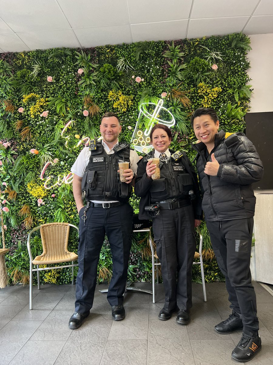 doankev's tweet photo. @MPSMerton thank you for stopping by and keeping Wimbledon always safe 😊. Our super heroes.@lovewimbledon @LoveWilko @MertonChamber @NewWimbTheatre @BusinessClan https://t.co/wW1PHd87rY