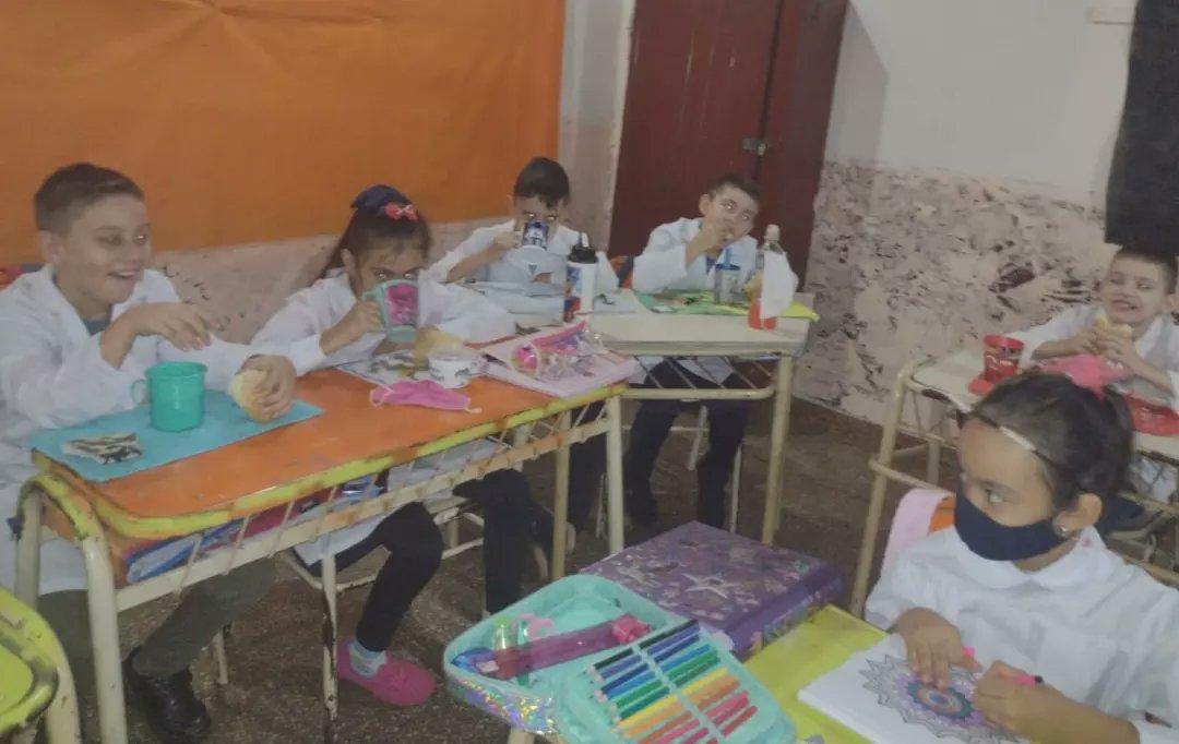 Escuela270's tweet photo. Esta semana comienza a funcionar el comedor escolar, brindándole desayuno y merienda a los niños. Agradecemos a la Dirección de Nutrición Escolar  y Cooperativa Yerbatera Dos de Mayo Ltda. por hacerlo posible.
@CGEMisiones @misioneseduca https://t.co/nEDwk5g4Tm