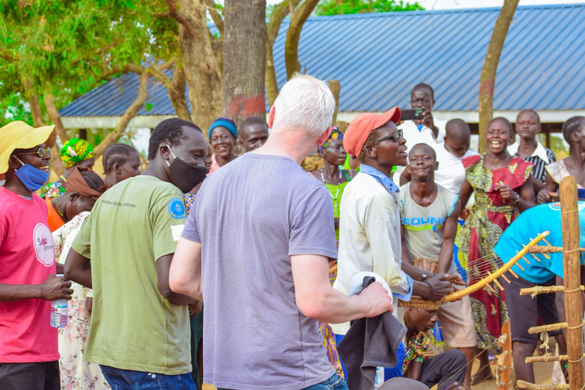 SootSemee's tweet photo. Celebrating two years! 🥳🎈 🎇🎆🎑🎊🎉
Happy two years @SootSemee (Voice of Compassion)  - Together we produced over 111 episodes every week, distributed every Thursday and with every local voice in the community + the help of every volunteers in the Village 👏 🧡 https://t.co/6rKZ17CJiy
