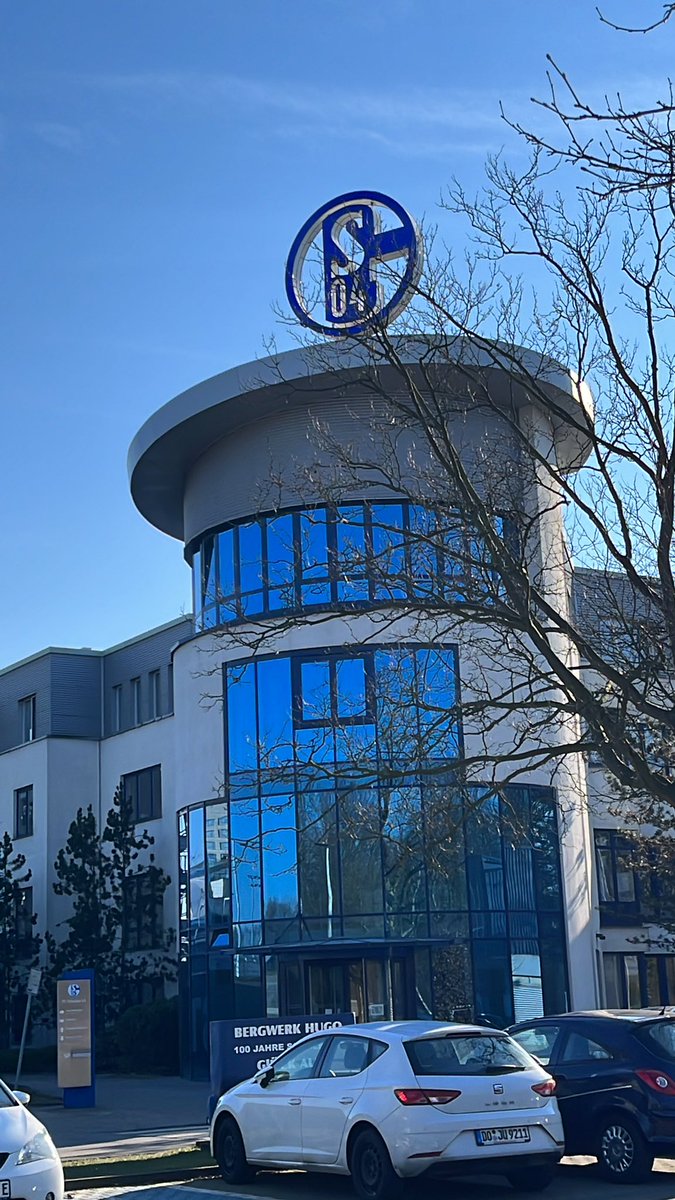 MGrywalsky's tweet photo. #Schalke04 Focus auf die Schanzer..3 Punkte ein MUSS #buyo https://t.co/vJRSKEQuJF