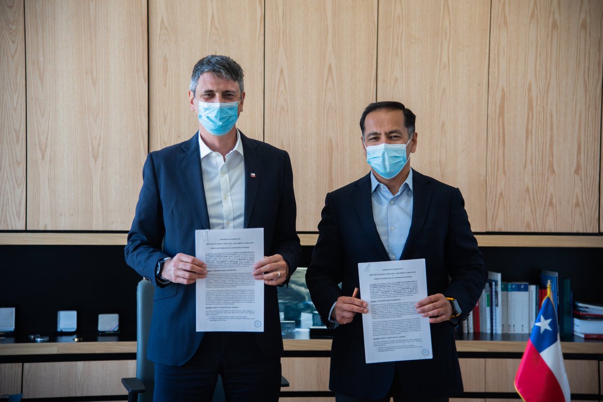 CONVENIO 🤝| InvestChile y el <a href="/min_ciencia/">Min. Ciencia, Tecnología, Conocimiento</a> firmaron un convenio de colaboración con el objetivo de promover el ingreso de inversión extranjera al país en el área de ciencia y tecnología, y fomentar las capacidades de I+D a nivel local.