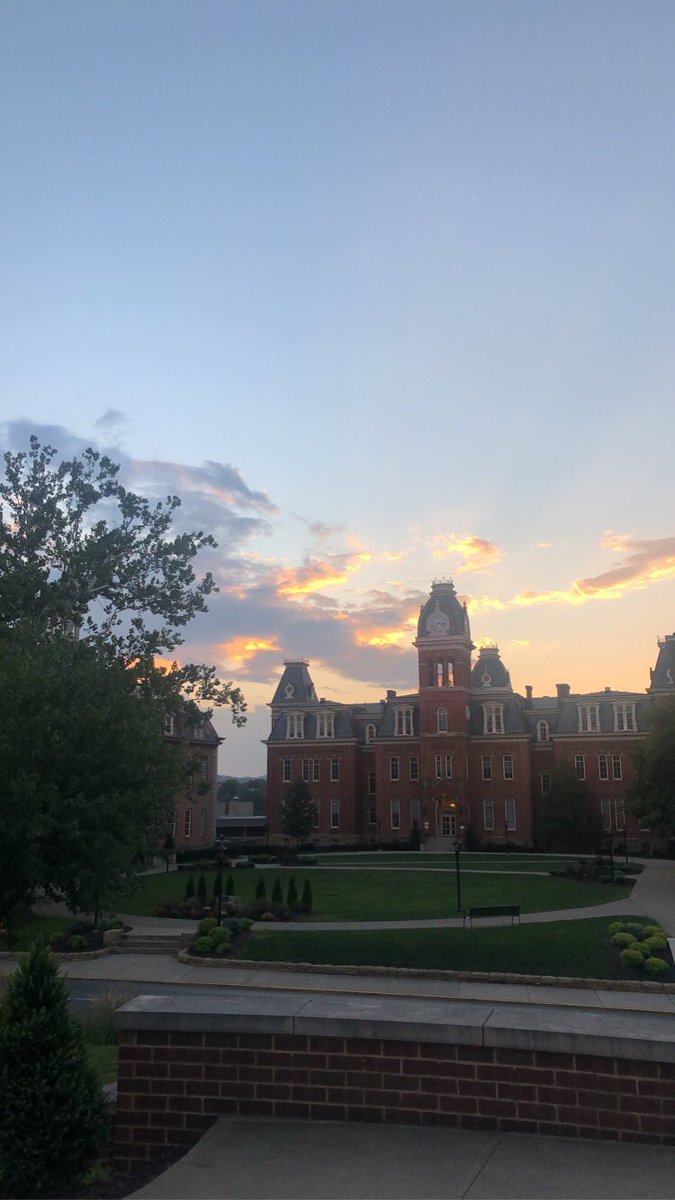 morgan_glass11's tweet photo. The @HonorsCollege makes this big, beautiful campus feel small and connected. It creates endless opportunities for students like me to explore, discover, and #gofirst . #WVUDayofGiving https://t.co/UBYKXULiIs