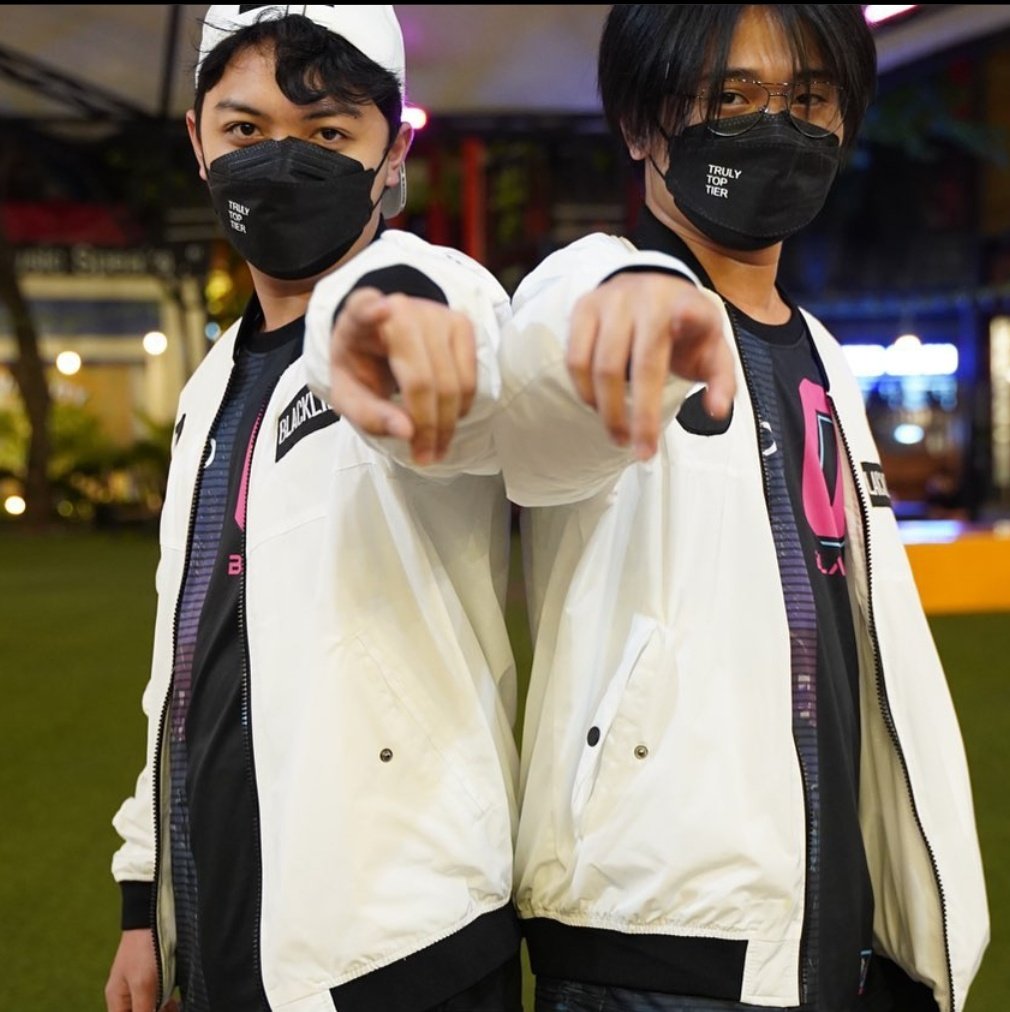 shiningcap's tweet photo. sending hugs, @Edwardzy1 @OhebOfficial! ʕっ•ᴥ•ʔっ https://t.co/LyaClfckZq