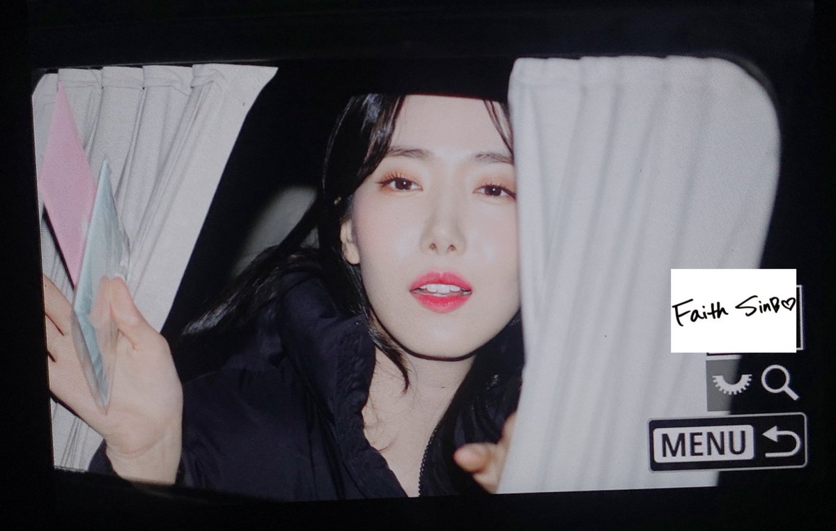 FaithSinB's tweet photo. 220309 퇴근 #VIVIZ #신비 #SINB 프리뷰 🥺

@VIVIZ_official https://t.co/NZHvo1jck2
