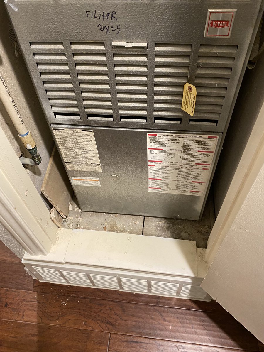 ShackHVAC's tweet photo. Yet another upflow with no filter base🤮. Bottom dollar contractor strikes again …. https://t.co/xUZIv7omBE