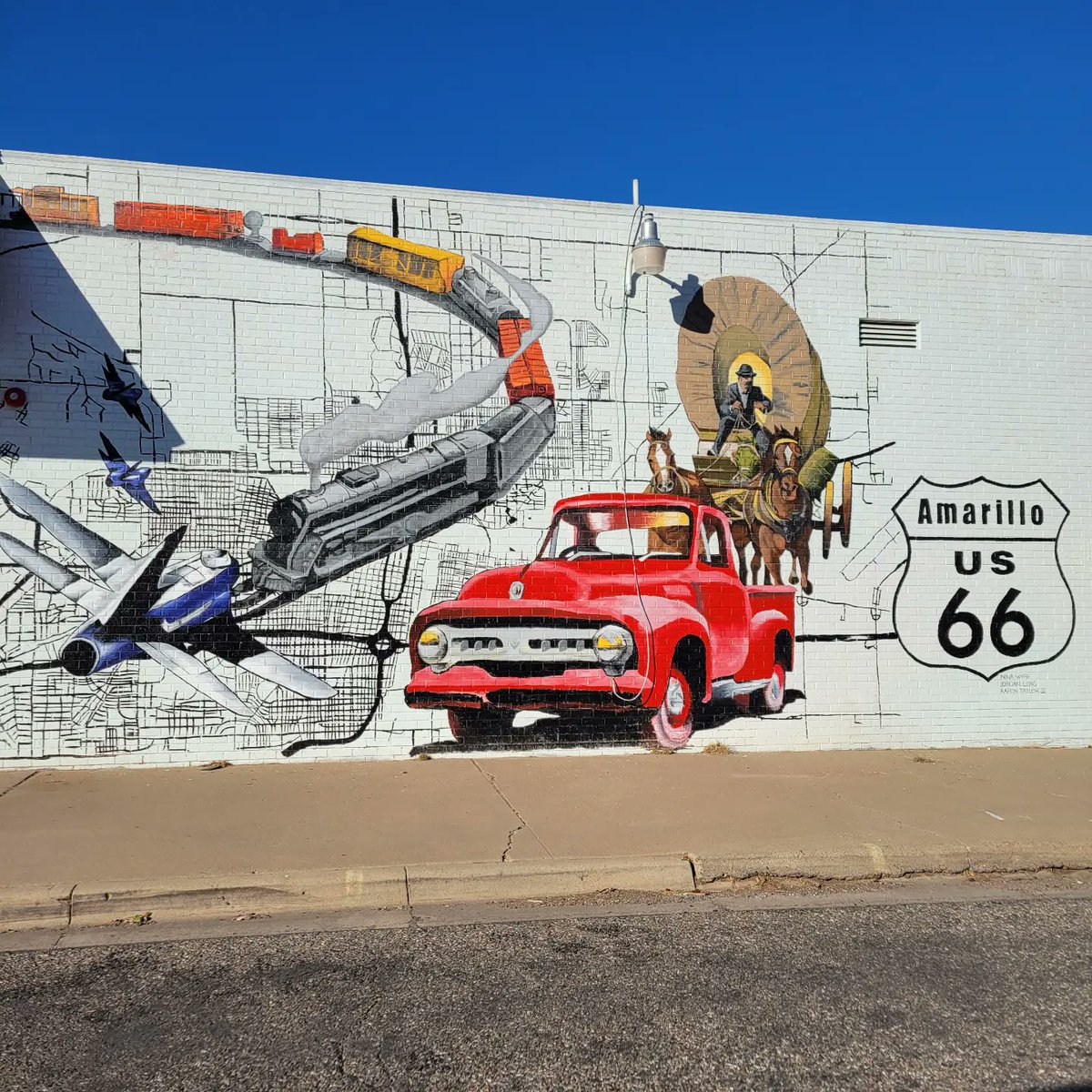 CapoJ007's tweet photo. Description: #PublicHistorian wearing a Doctor Who scarf enjoys a cup of cheap hotel coffee at the Amarillo portion of Route 66.
#PublicHistory #ExtraShotOfHistory #HistorianInRepose https://t.co/Kw0lhqEzog