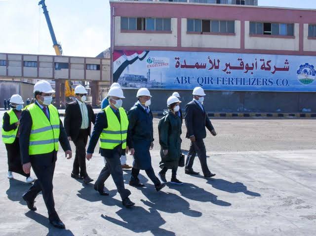 🌇 #مشاريع_مصر🇪🇬|
وافق مجلس إدارة شركة أبو قير للأسمدة والصناعات الكيماوية (ABUK)، المنعقد بتاريخ 8/03/200 على دراسة إنشاء مشروع لإنتاج الهيدروجين والأمونيا الخضراء بالتنسيق والتعاون مع شركة توتال الفرنسية.