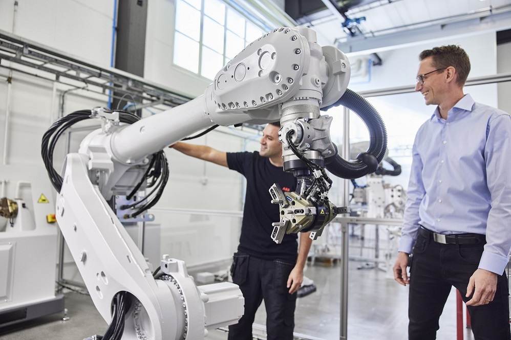 ABBItalia's tweet photo. Vi presentiamo i due nuovi componenti della grande famiglia di #robot #ABB!
#Velocità e precisione, #design robusto, migliori #produttività e #prestazioni.
Per saperne di più ➡️ https://t.co/MfkTFMXnb8
#ABB #Robotics #Robots #Launch #NewRobots #automotive #generalindustries https://t.co/o5ceGzE8ZC
