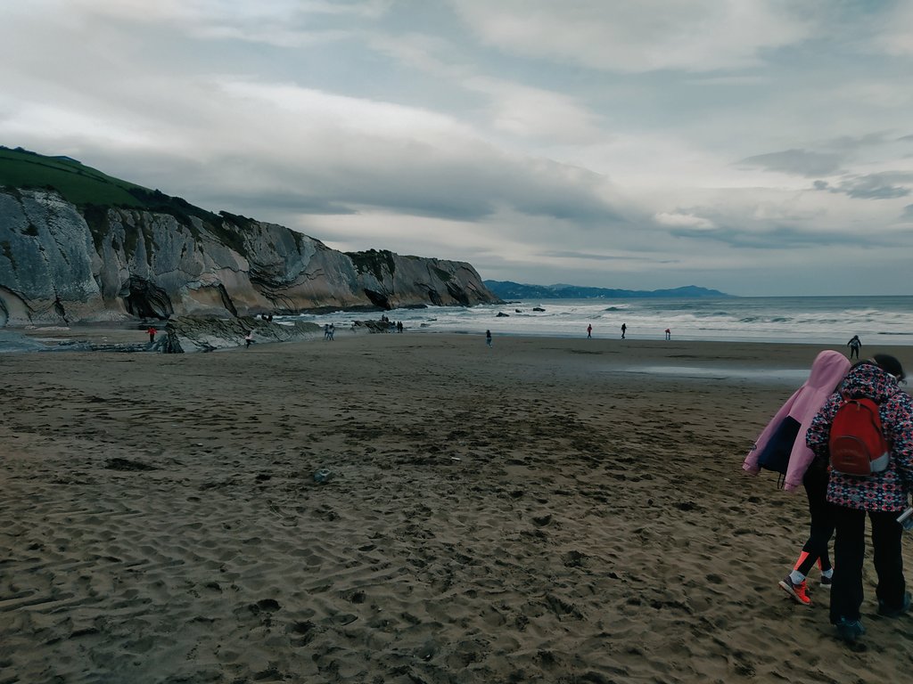 AlgorriZumaia's tweet photo. Gurean izan dira @AstiLekuSS LH 6.mailako ikasleak. Plazer bat!
#itzurun #zumaia #geoparkea #flyscha https://t.co/qzXxwPxSuR