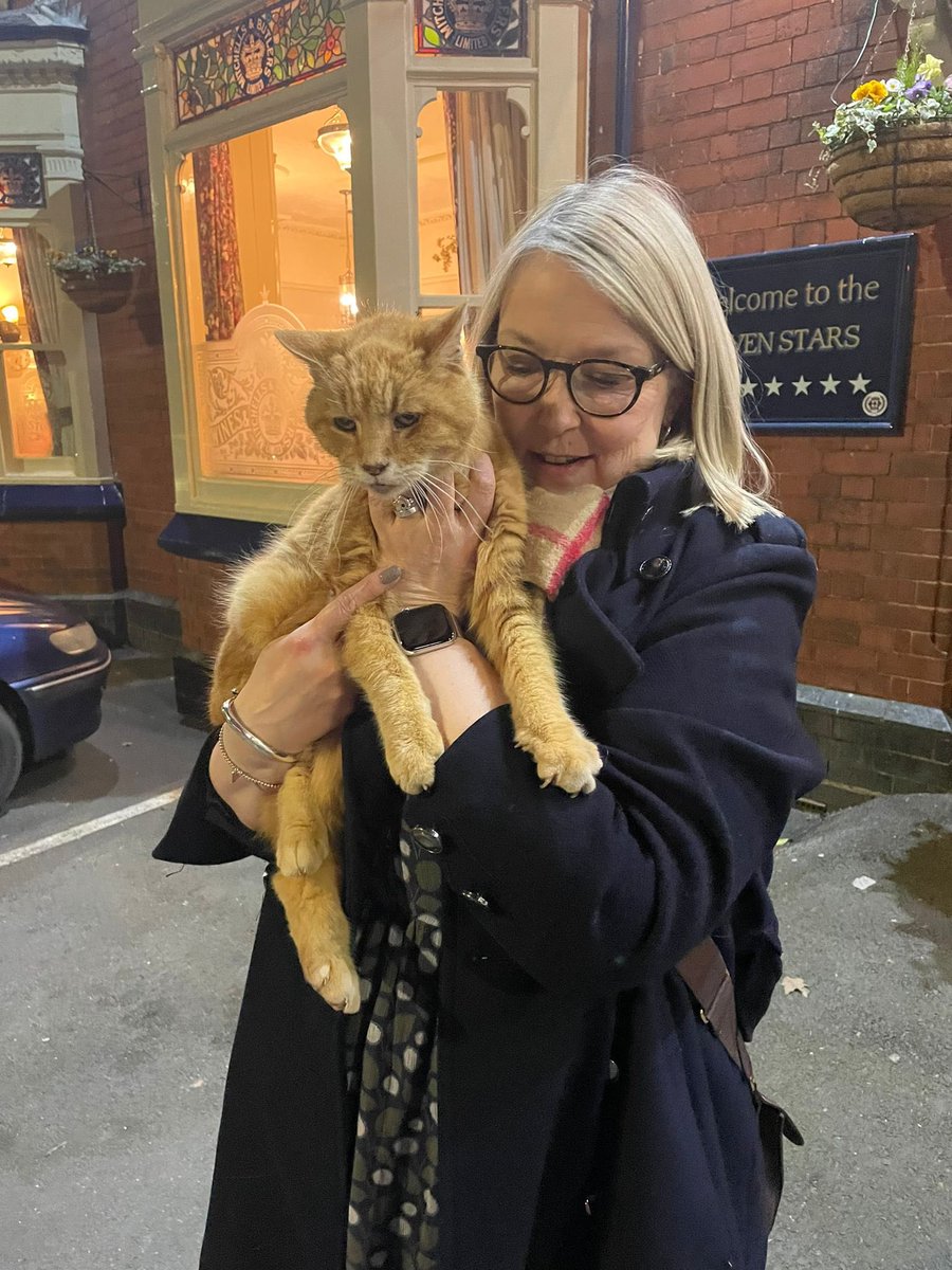 TheStourbridge's tweet image. It is with great sadness that I have to announce that Dennis aged 17 passed away in his owners arms this morning .

Dennis, May the rainbow bridge be full of hugs and love for you 🌈🧡🐈

Thank you to all that loved him 🧡

#cats #catsofTwitter #rainbowbridge