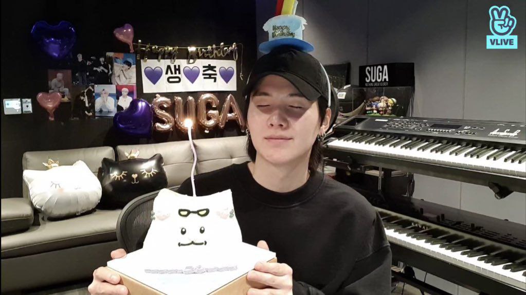 bts_forevr7's tweet photo. Happy Birthday Suga😺✨❤️
#HAPPYSUGADAY  #HappyBirthdaySUGA 
#OurGeniusProducer https://t.co/Be1uUUYpEG