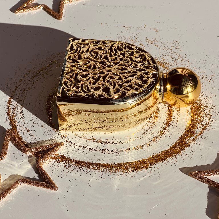 ParisGalleryME's tweet photo. Parfums Micallef
Sensually blending precious Oud-wood, orange, cinnamon, sandalwood, amber, caramel and musk, PASSION warms the skin and captivates hearts.
#Parisgallery #mmicallef #parfumsmmicallef #parfumsmicallef #fragrances
https://t.co/xbmwXj02M0 https://t.co/F9aEoTN3PX