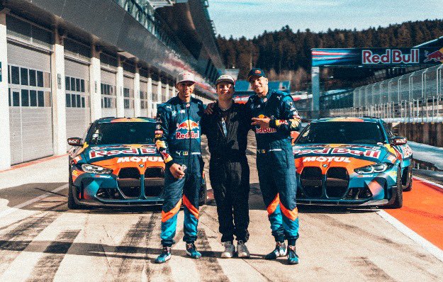 ᵂᴱᴿᴮᵁᴺᴳ
Freunde, der neue VLOG ist online! Wir waren unteranderem mit meiner Mom driften.

youtu.be/BIoUd1_vhvM

Danke an <a href="/redbullGER/">Red Bull verleiht Flüüügel</a> fürs möglich machen und dass ich ab jetzt Teil der Familie bin 🤝