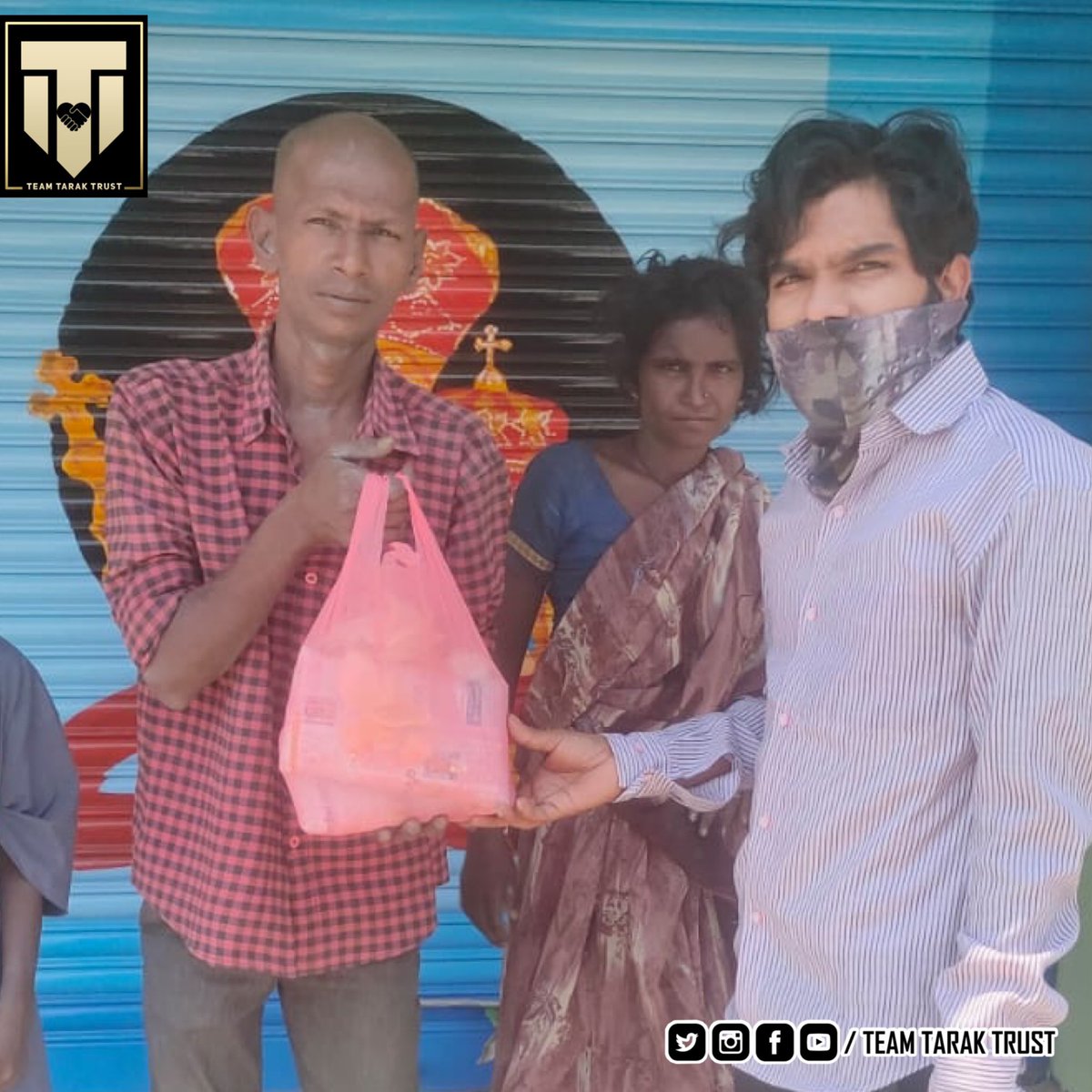 TeamTarakTrust's tweet photo. Day 576 Of Donate A Meal Campaign @TeamTarakTrust Members Donated Meals To Needy At Railway Koduru , Kadapa Dist . 

@tarak9999 ❤️
#TeamTarakTrust
#DonateAMealWithTeamTarakTrust https://t.co/EtdIiWgwox