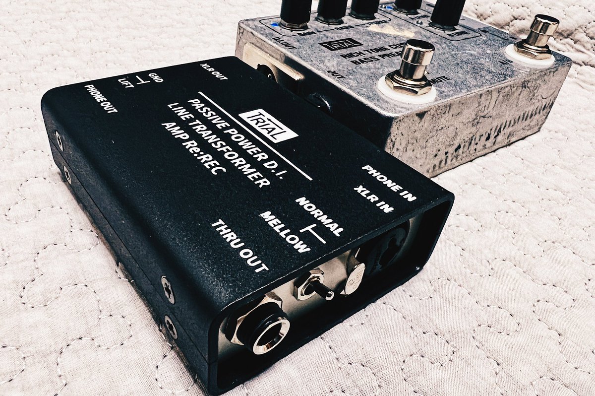 bottomjack's tweet photo. 【MNG】
TRIAL
PASSIVE POWER D.I
しかも新色‼️渋いBLACK‼️
思ってるより遥かにコンパクトでノイズレス。プリアンプ付きのベースが相性抜群‼️しかもリアンプも出来る様に工夫されてる!これはいっときいっとき👍
#trialeffects #passivepowerdi
#mynewgear #bassdi https://t.co/X2pmhZ28xP