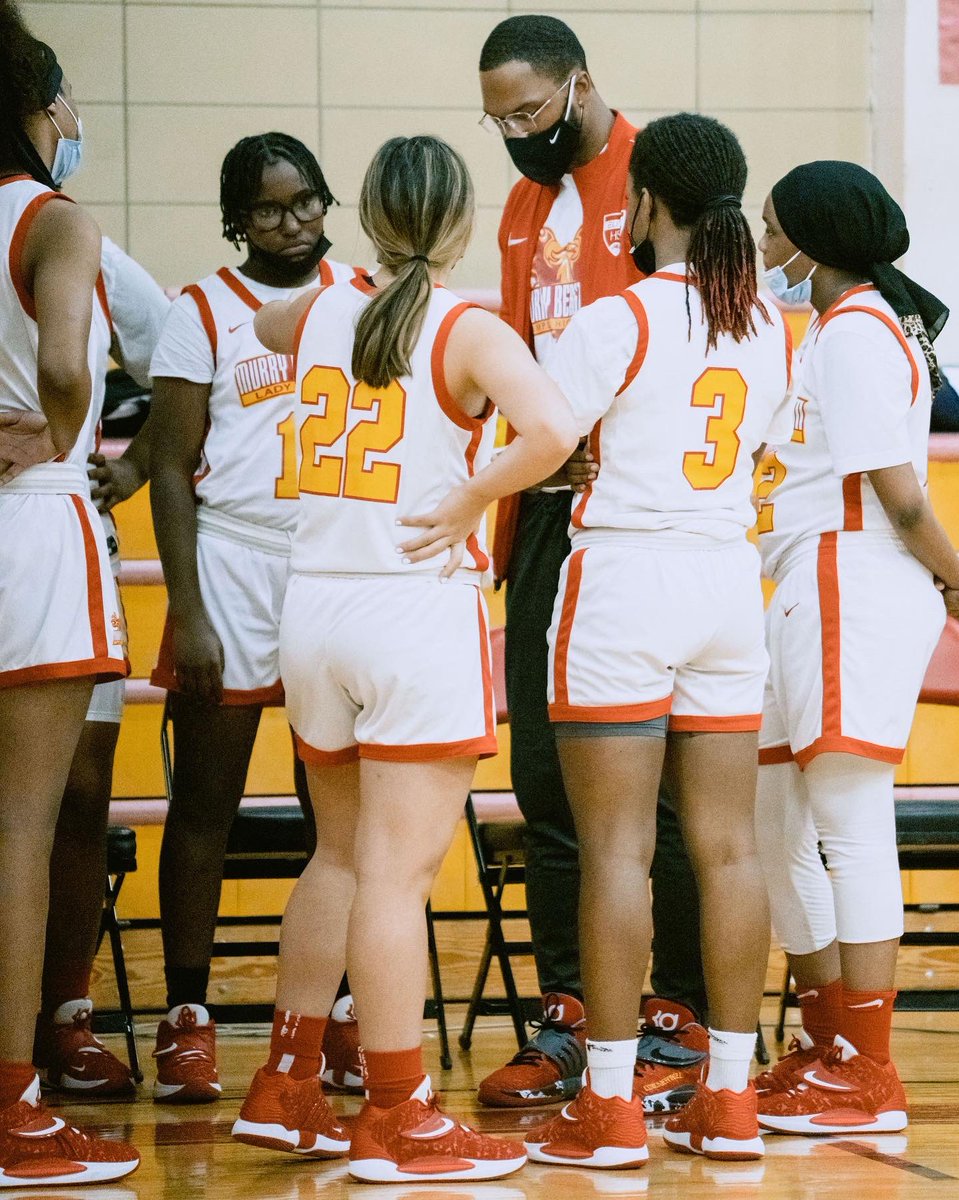 MurryBtraumLBB's tweet photo. Scenes from playoff game 1 (part 1) ❤️‍🔥

@CoachJNoel @NYGHoops @NYCHoops 

#nike #nikeelitehs #murrybergtraum #psal #nyc #family https://t.co/8wNyNG59ol
