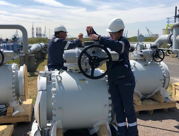 Aan het woord de 23-jarige Lisette, E&amp;I Technician bij MOT, over haar drijfveren en verwachtingen over de nieuwe BBL-opleiding: #Technicus #Engineering Installatie- en Werkverantwoordelijke Laag- en Hoogspanning⚡: qts.nl/nieuwsbericht/…

#mbo #energietechniek #opleiden