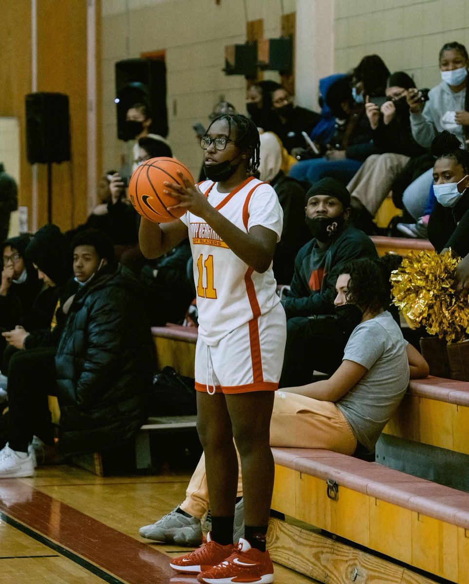 MurryBtraumLBB's tweet photo. Scenes from playoff game 1 (part 2) ❤️‍🔥

@CoachJNoel @NYGHoops @NYCHoops 

#nike #nikeelitehs #murrybergtraum #psal #nyc #family https://t.co/yerdnbeurd