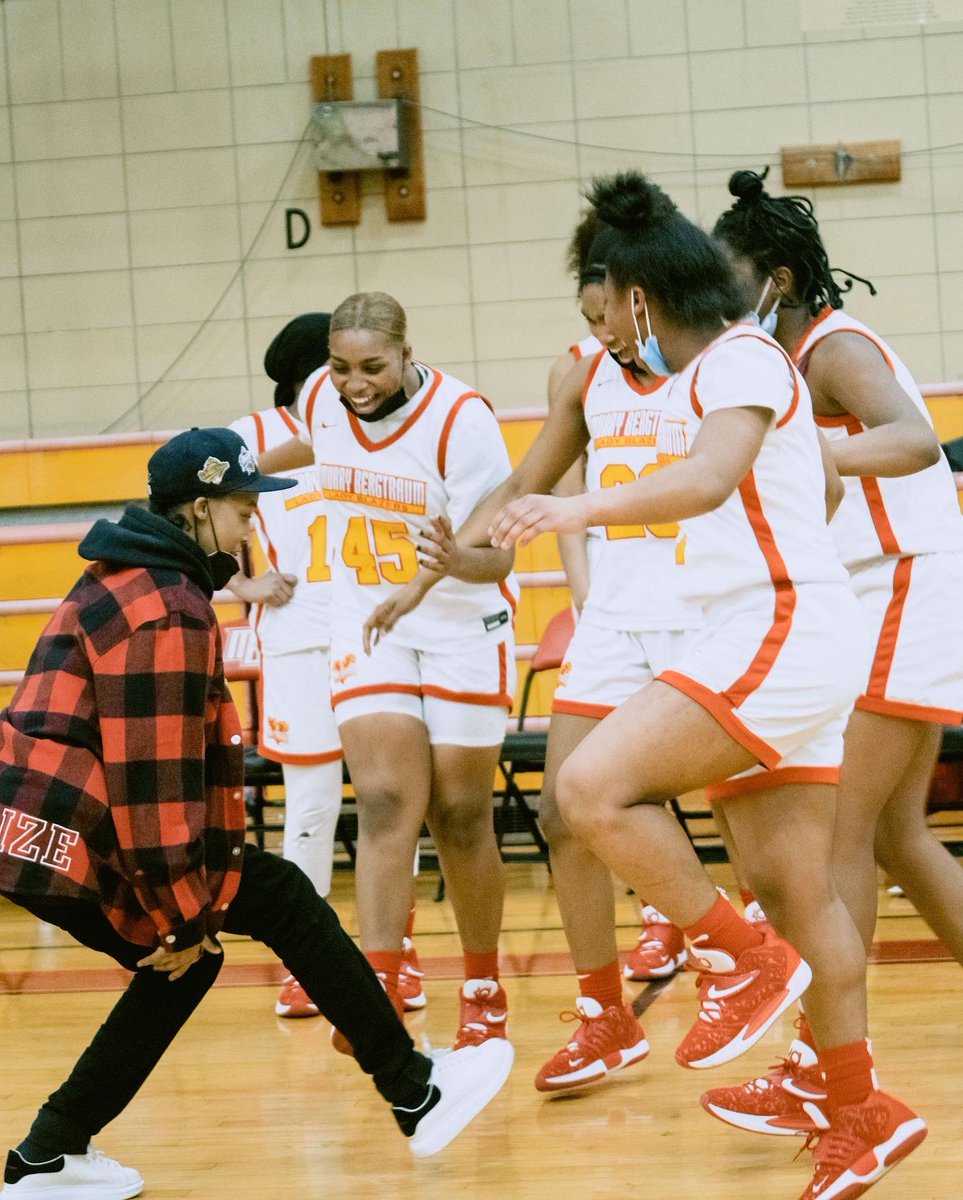 Scenes from playoff game 1 (part 2) ❤️‍🔥

<a href="/CoachJNoel/">J. Noel</a> <a href="/NYGHoops/">NYGHoops</a> <a href="/NYCHoops/">NYCHoops.net</a> 

#nike #nikeelitehs #murrybergtraum #psal #nyc #family