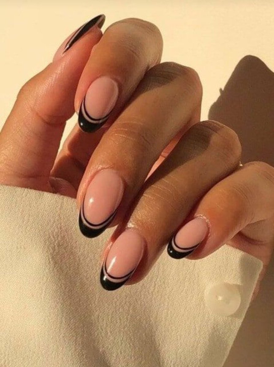 bspiritndlovu's tweet photo. What I asked for VS. What I got 🥰

#GirlTalkZA #nailart https://t.co/j867UMl2j3