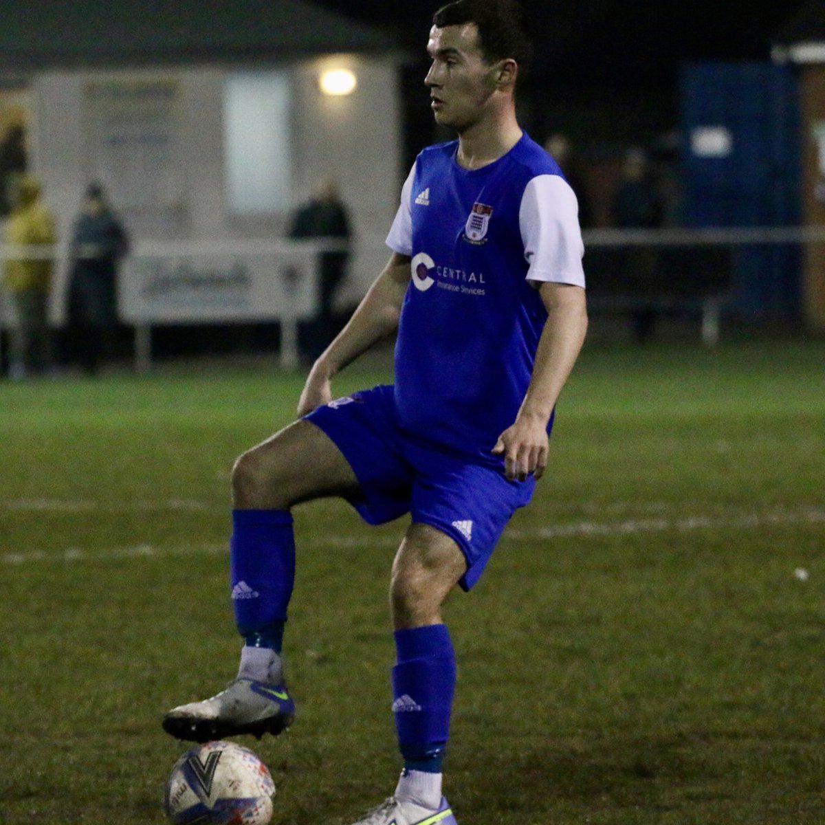 squiresgatefc's tweet photo. 🪄𝙋𝙪𝙡𝙡𝙞𝙣𝙜 𝙩𝙝𝙚 𝙨𝙩𝙧𝙞𝙣𝙜𝙨 

👀An eye-catching performance from @OliverBurgess8 in the middle of the park last night, keep it up Ollie!

📸@OLDBLUEFOX 
🔷#WeAreGate | https://t.co/nk7VPTWJTd https://t.co/IgEeRH6m5G